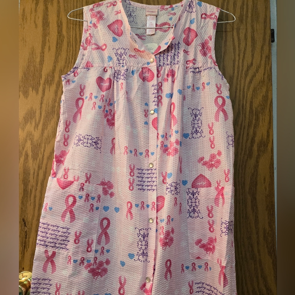 Very pretty, pink breast cancer awareness house dress. Snaps down front.